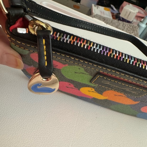 Dooney & Bourke wonder ducks wristlet - Picture 4 of 12
